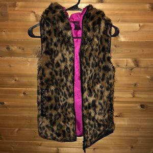 Faux fur leopard vest